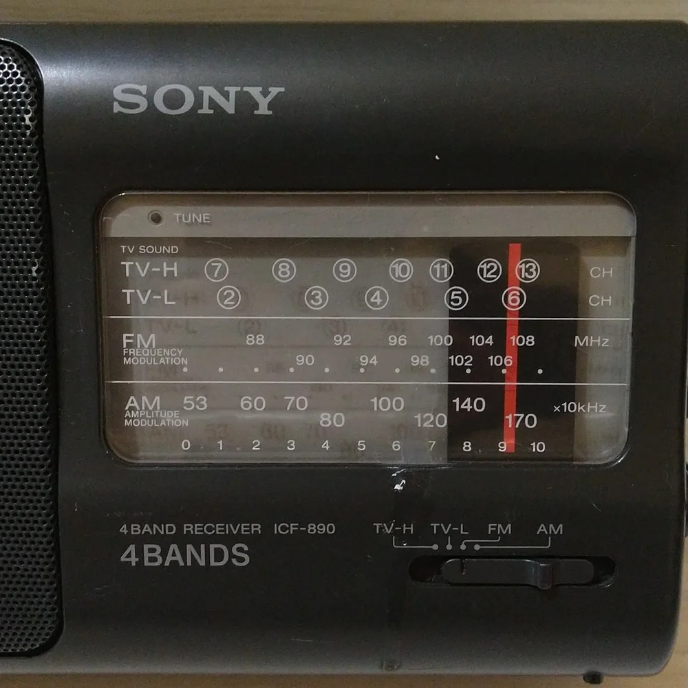 Vintage Sony 4 Band Receiver ICF-890